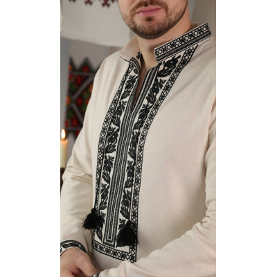 Мужская вышиванка с черным орнаментом 